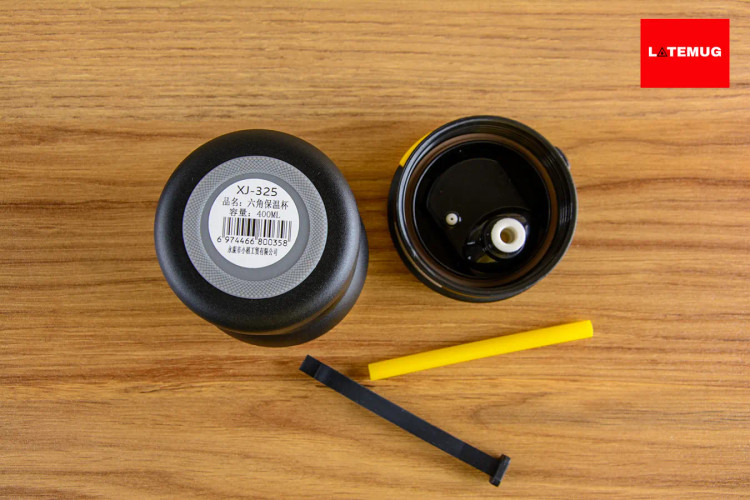 واشر درب محکمه و نشتی نداره کف تراول ماگ ضربه گیر سیلیکونی داره و بند سیلیکونی برای حمل راحت