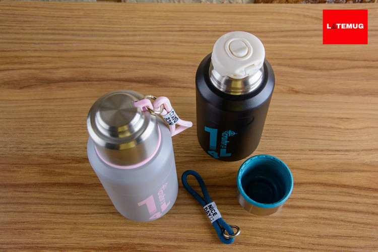 لیوان داره و بند مچی با کیفیت برای حمل راحت