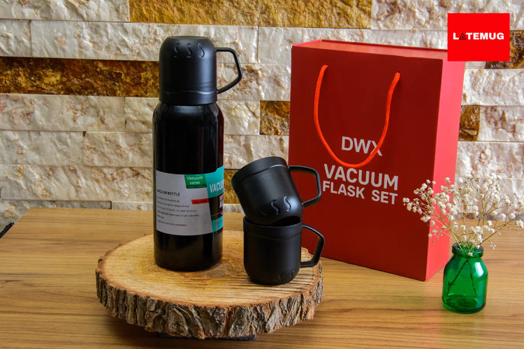 فلاسک ۳کاپ با استیل ۳۱۶ و پک کادویی رنگ مشکی