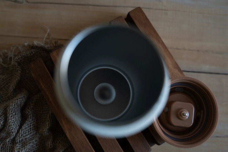 استیل 316 هست و درب واشر داره و نشتی نداره