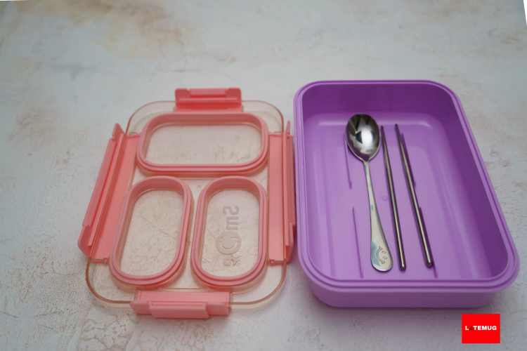 ظرف پلاستیکی فاقد مواد مضر هست و قابل استفاده در ماکروفر