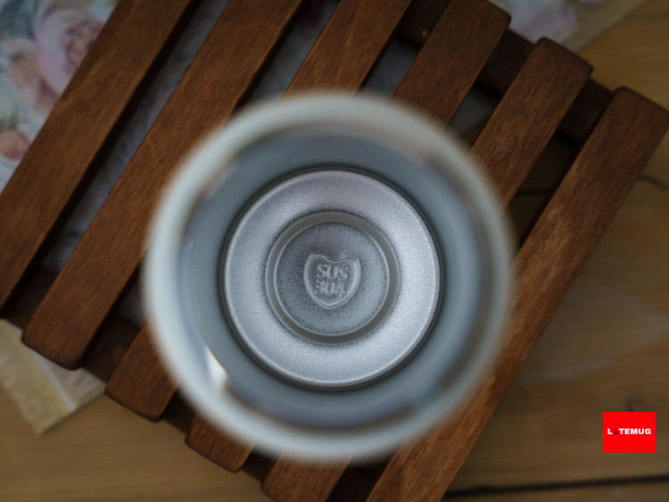 استیلش 304 هست و نگهداری دمای گرم و سرد داره