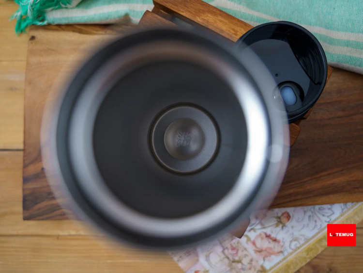 استیل دوجداره 304دارد که نگهدارنده دمای گرم و سرد است