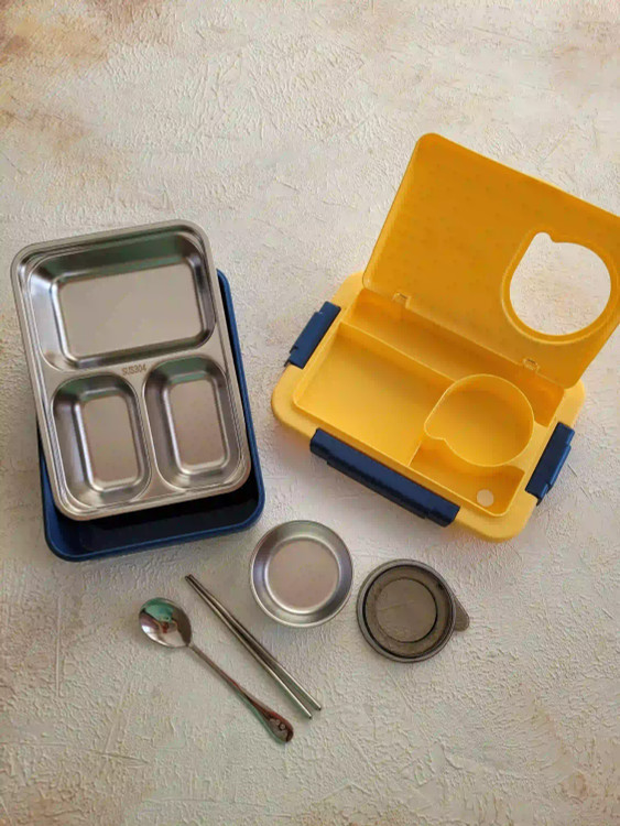 قسمت استیلدر زیر طبقه اول قرار دارد و قابلیت جدا شدن از ظرف پلاستیکی را دارد.رنگ زرد سورمه ای