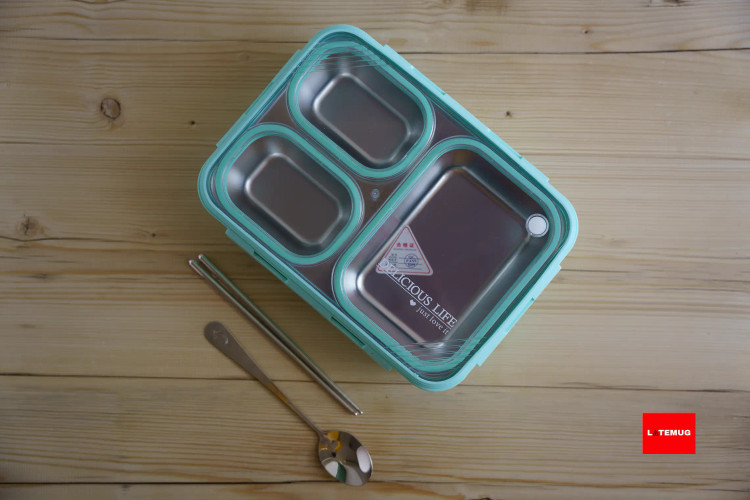 ظرف غذای استیل واشر جدا ۳خانه سبز همراه با قاشق و چاپ استیک