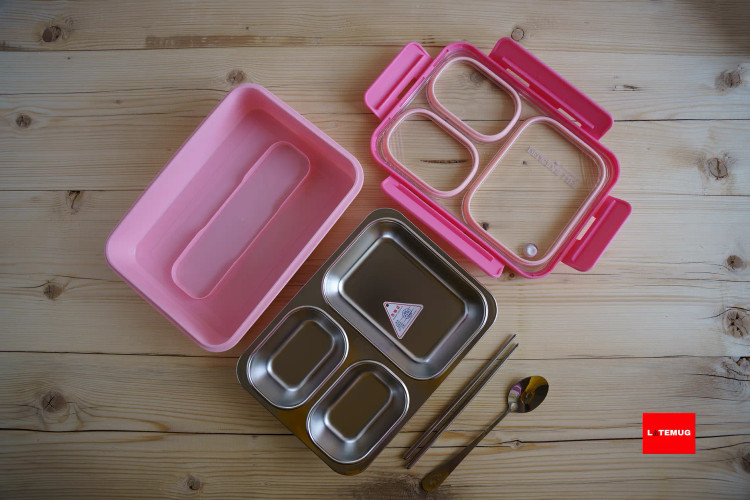 قسمت استیل،استیل دوجداره ۳۰۴ هست که تا چند ساعت غذا رو گرم نگه میدارد و جدا میشود