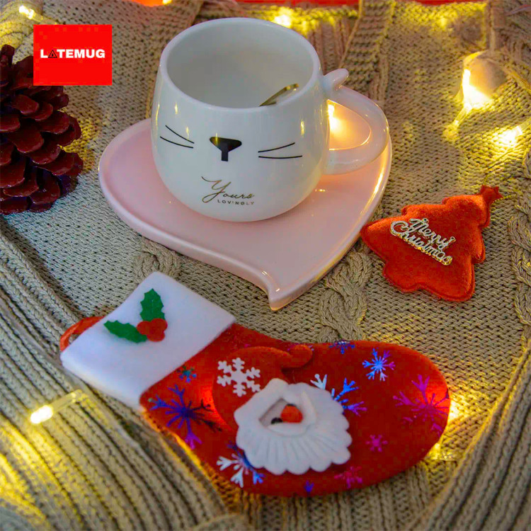 ماگ گریه سرامیکی با زیره قلبی صورتی