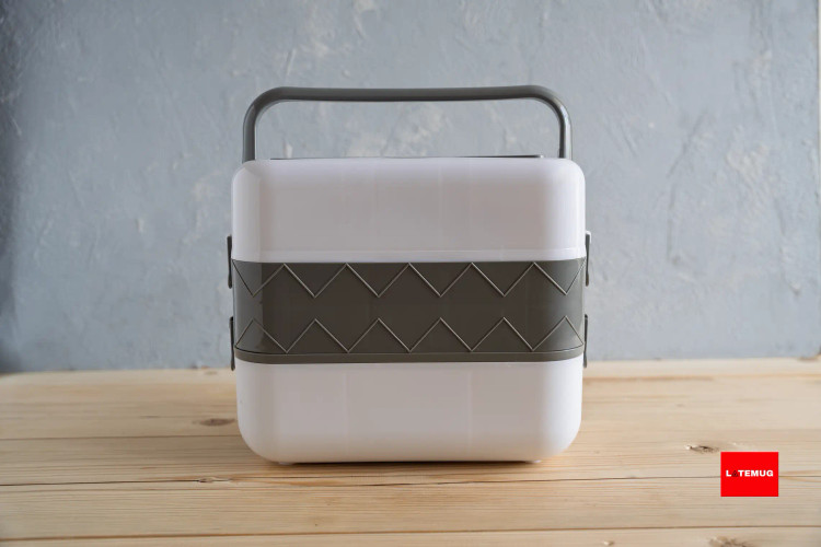 دسته دارد برای حمل راحتر