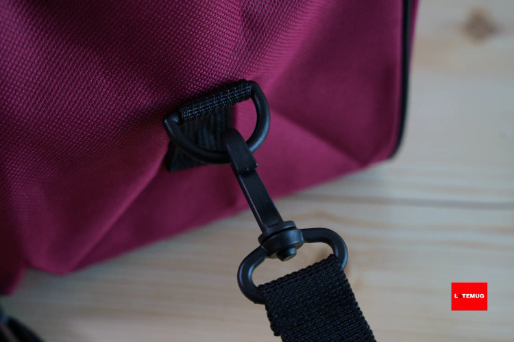 محل اتصال گیره و بند کیف