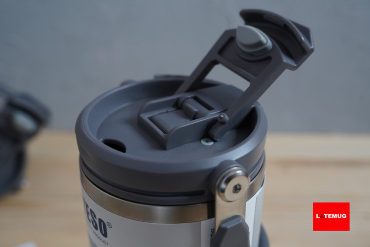 دارای لبی آسان نوش