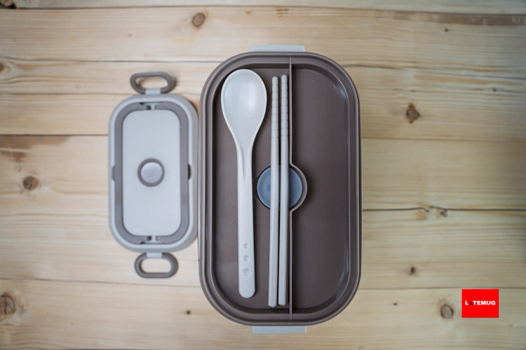 دارای قاشق و چاپ استیک پلاستیکی