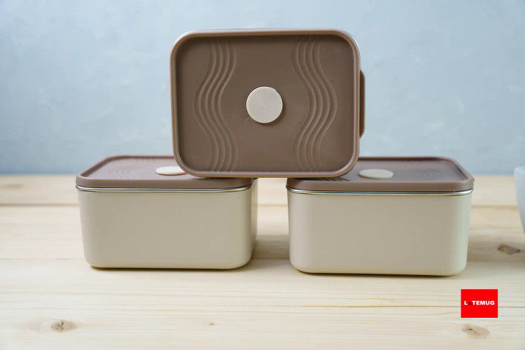 ۳تا ظرف مستطیلی دارد حجم هر ظرف ۴۰۰میل هست