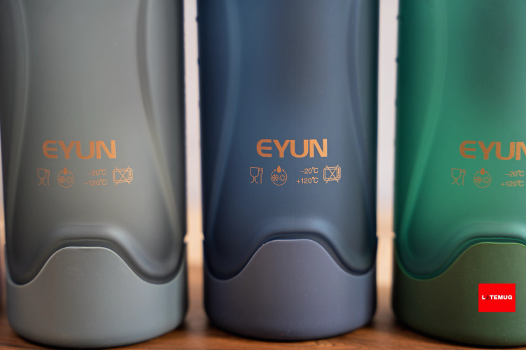 انتهای قمقمه استوپر سیلیکونی داره برای جلوگیری از لیز خوردن