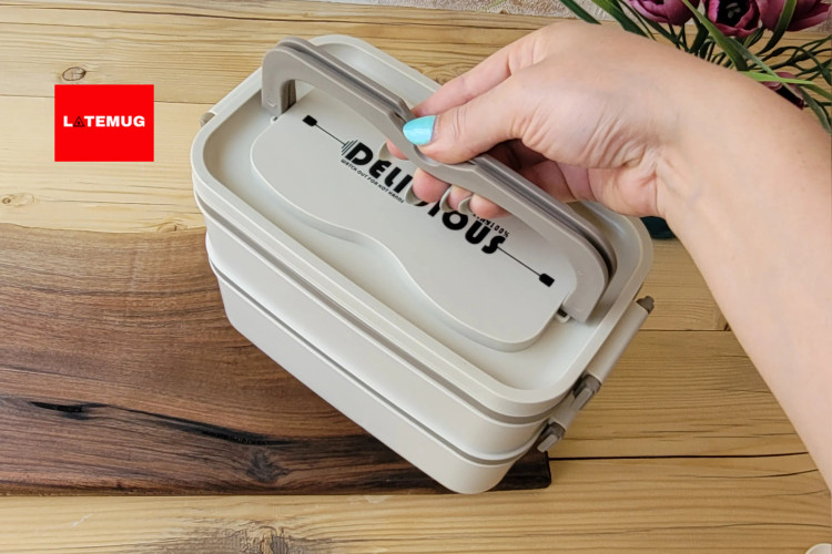 دارای دسته تاشو برای حمل راحتر