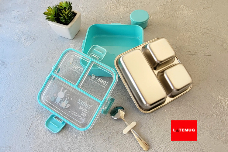 قاشق استیل داره. قسمت استیل جدا میشه. کاسه داره