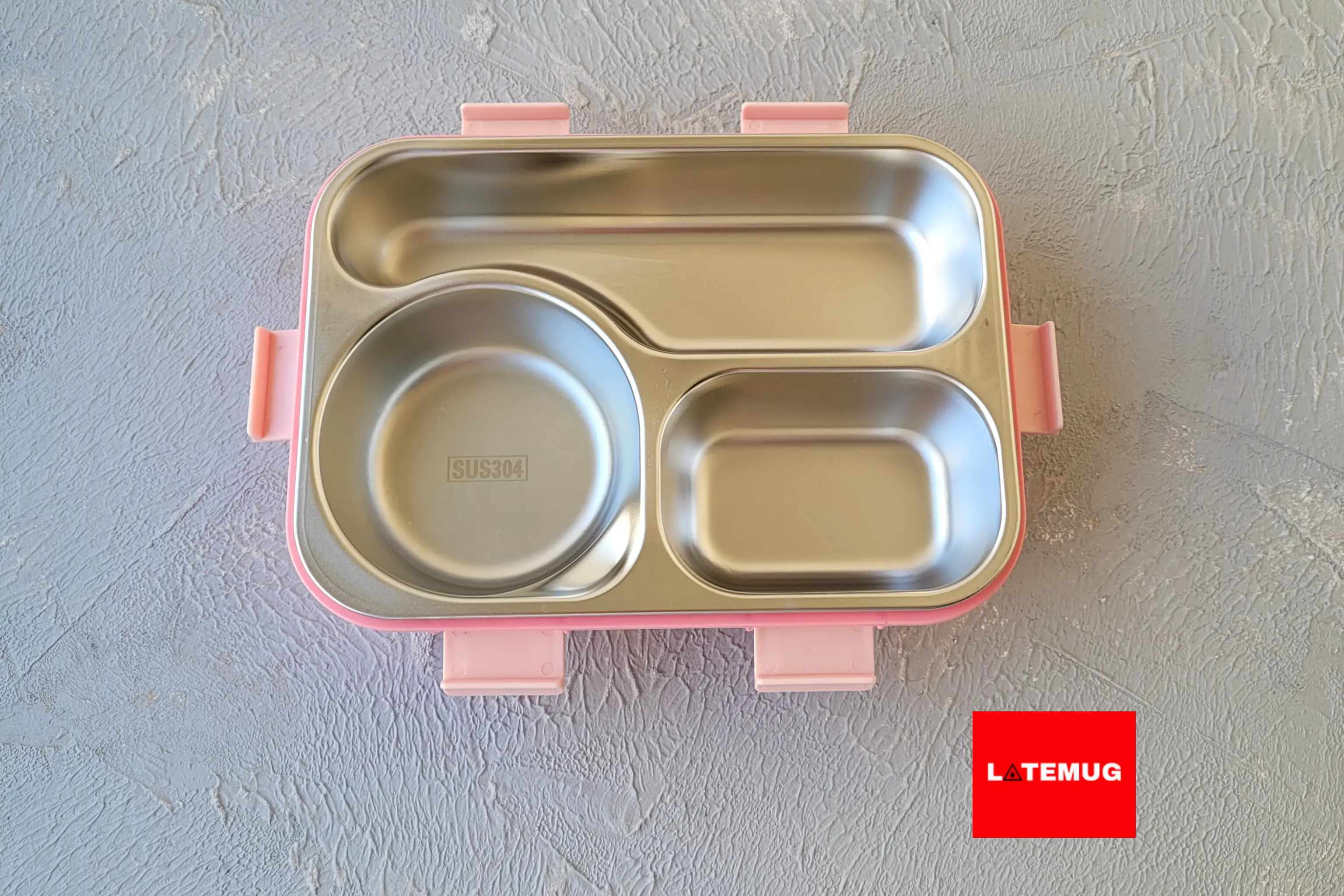 قسمت استیل، استیل 304 هست و جدا میشه و میتونید داخل فر یا گرمگن بذارید