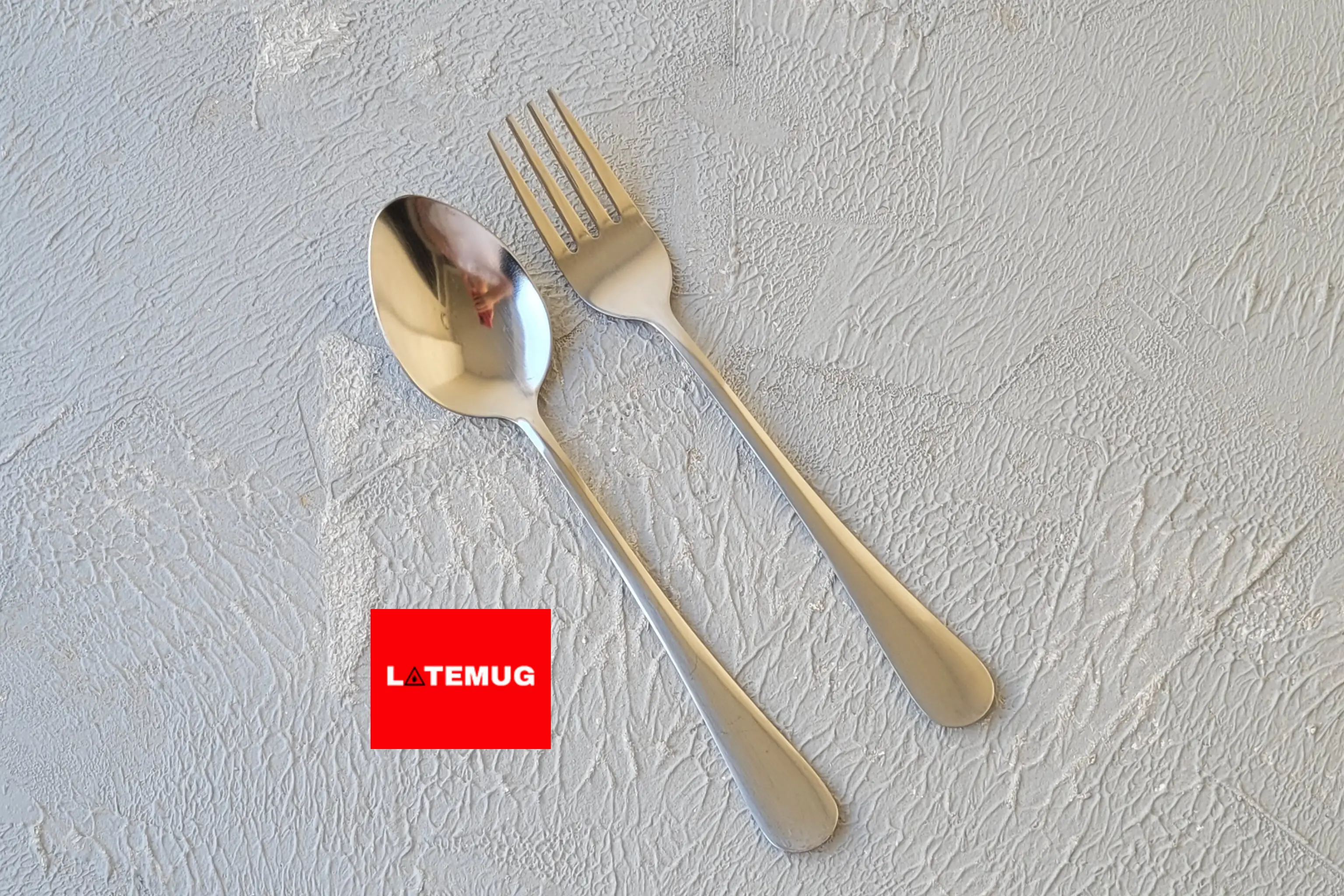 قاشق و چنگال استیل اختصاصی داره