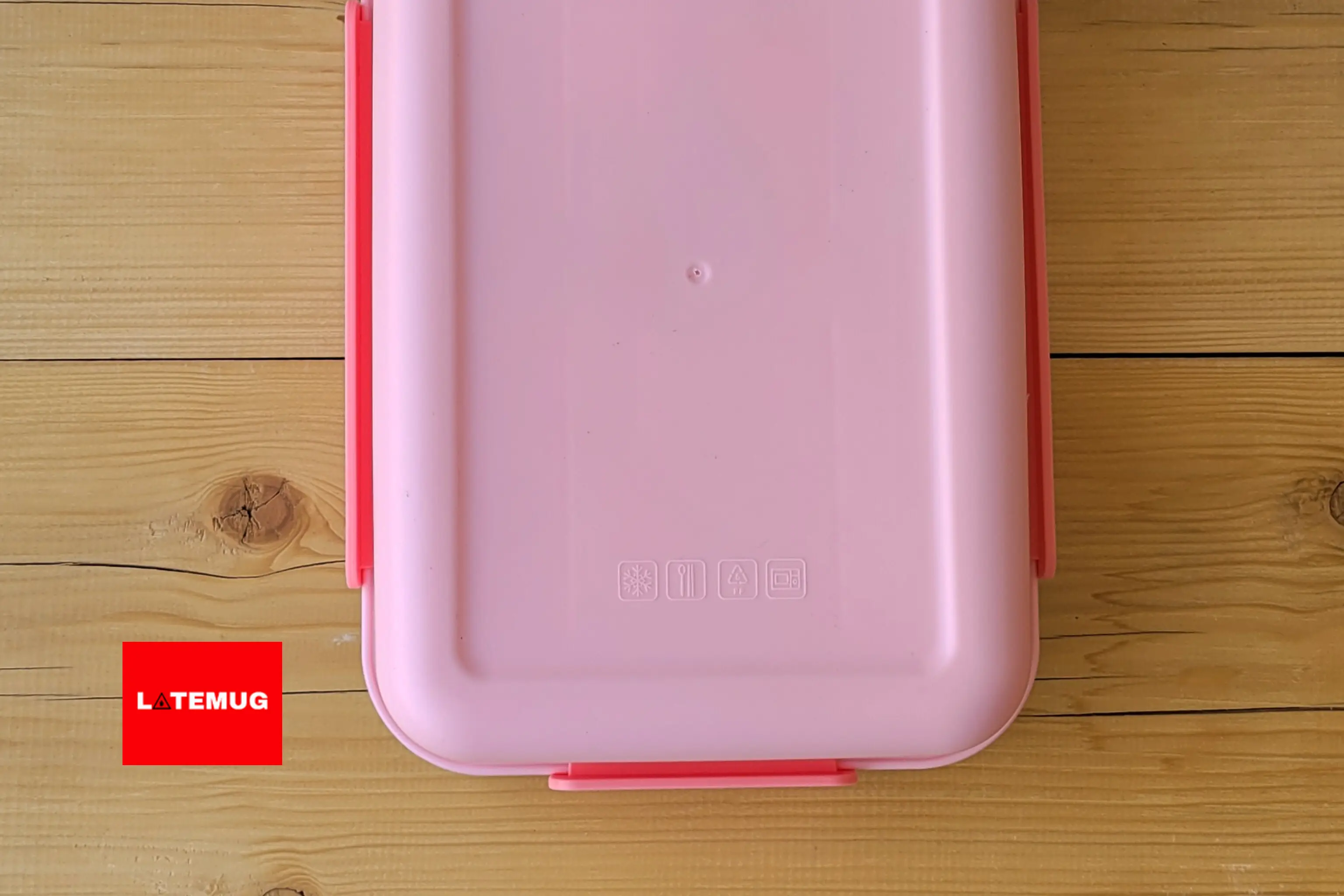 قسمت پلاستیکی قابل استفاده در ماکروفر و فریزر هست