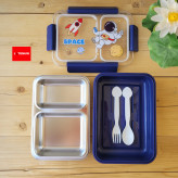 اجزای تشکیل دهنده ظرف غذای دو خانه داخل استیل واشر دار فضانورد:ظرف استیل، ظرف پلاستیکی، درب واشردار، قاشق و چنگال اختصاصی