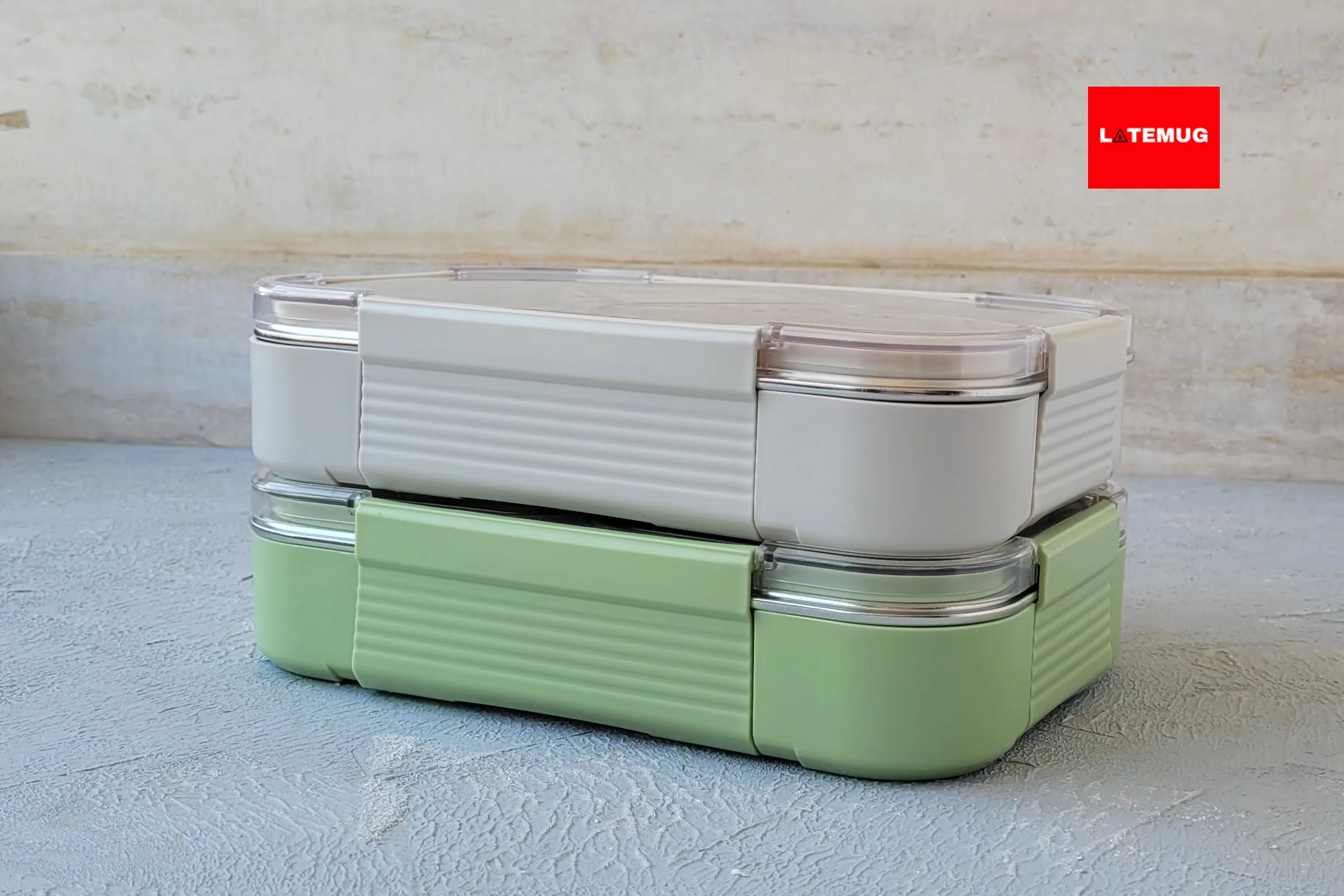 4تا قفل محکم و نوآورانه داره که کمک میکنه غذا به بیرون نشت نده