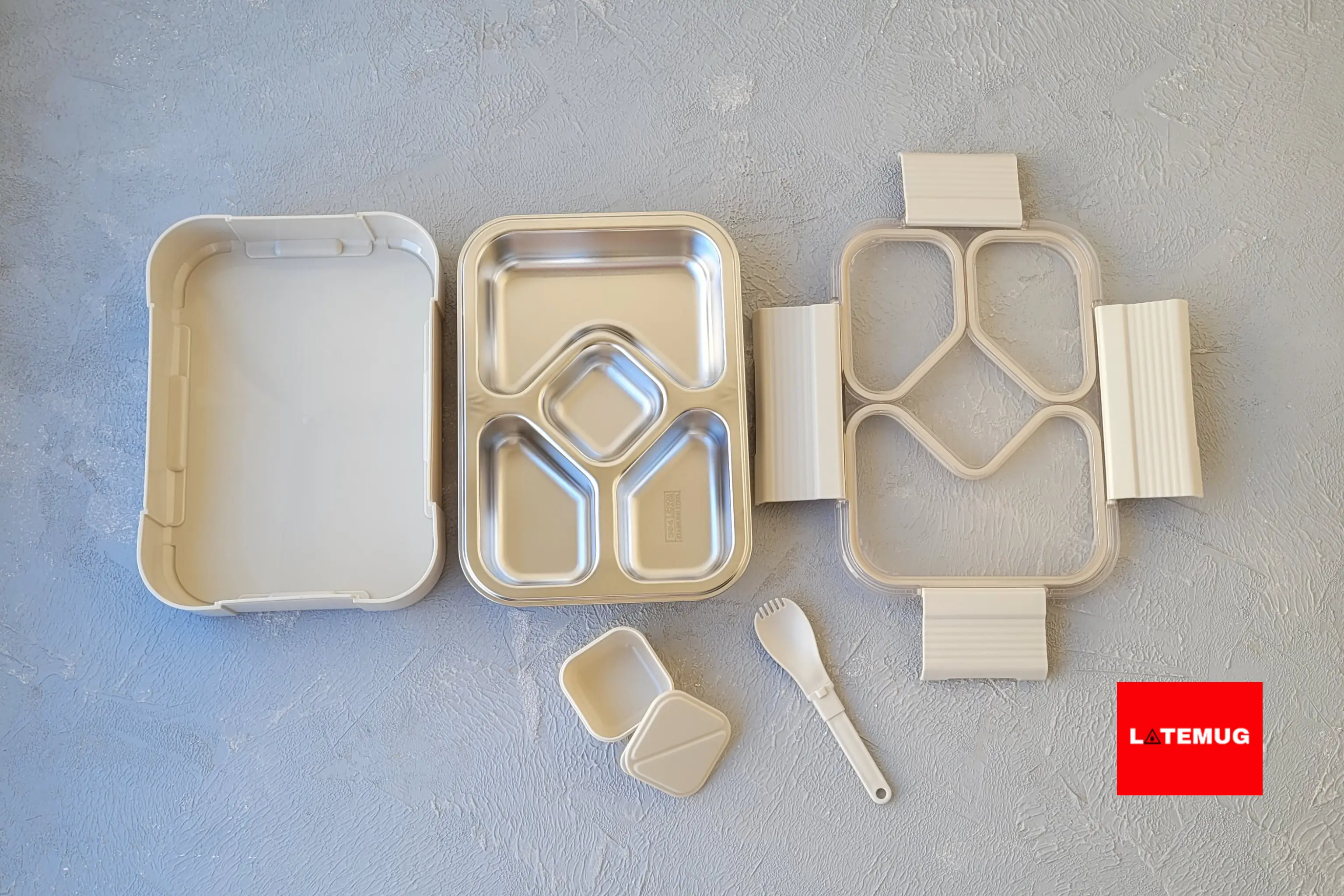 قسمت های تشکیل دهنده ظرف غذای 5خانه داخل استیل:1_ظرف استیل جدا شونده2_کاسه پلاستیکی برای ماست، ترشی، زیتون، آجیل3_کاسه پلاستیکی 4_قاشق پلاستیکی تاشو