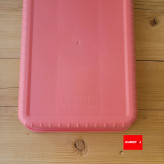 پشت قسمت پلاستیکی حک شده که میتونید داخل ماکروویو و فریزر بذارید