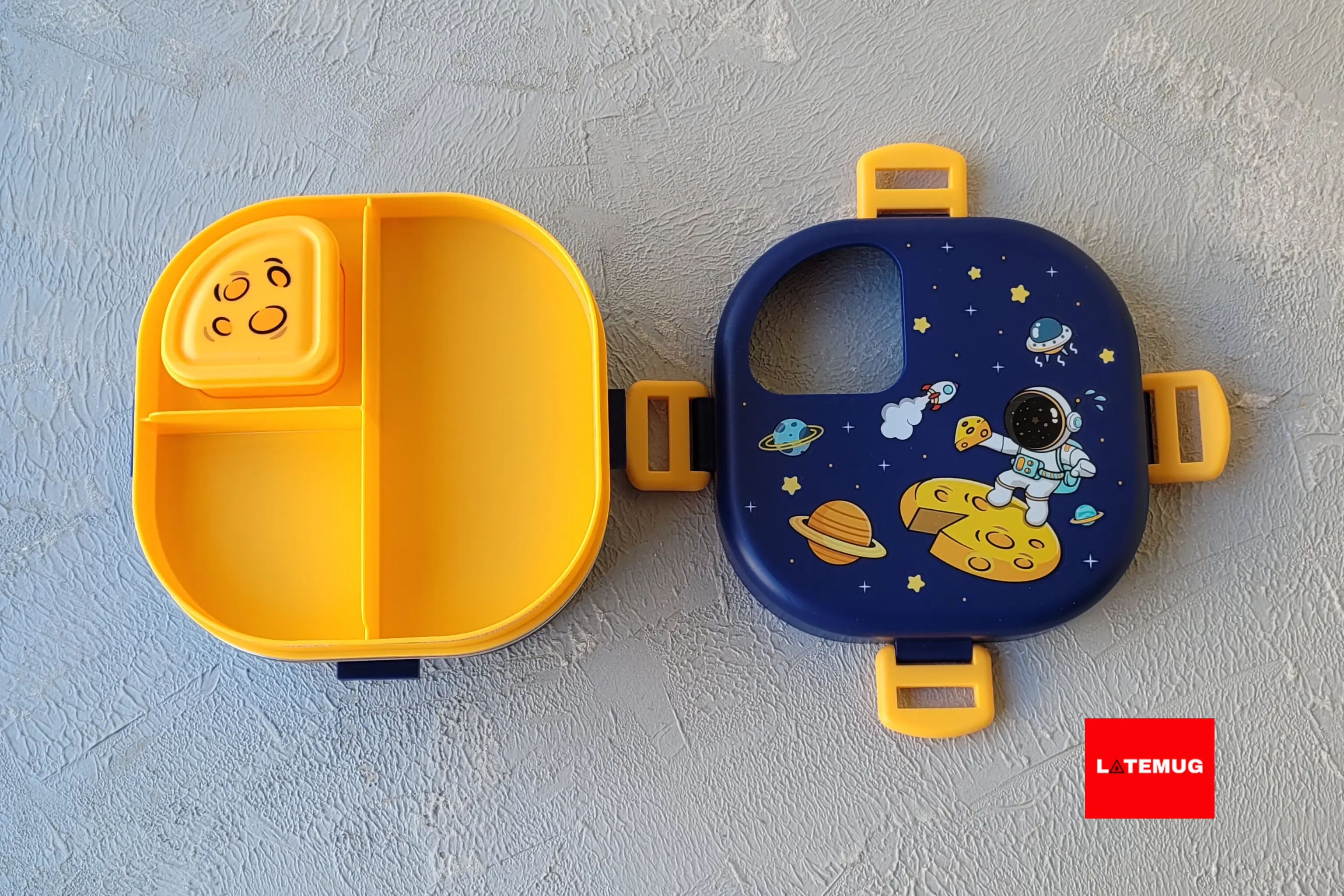 طبقه بالای ظرف غذای فضانورد