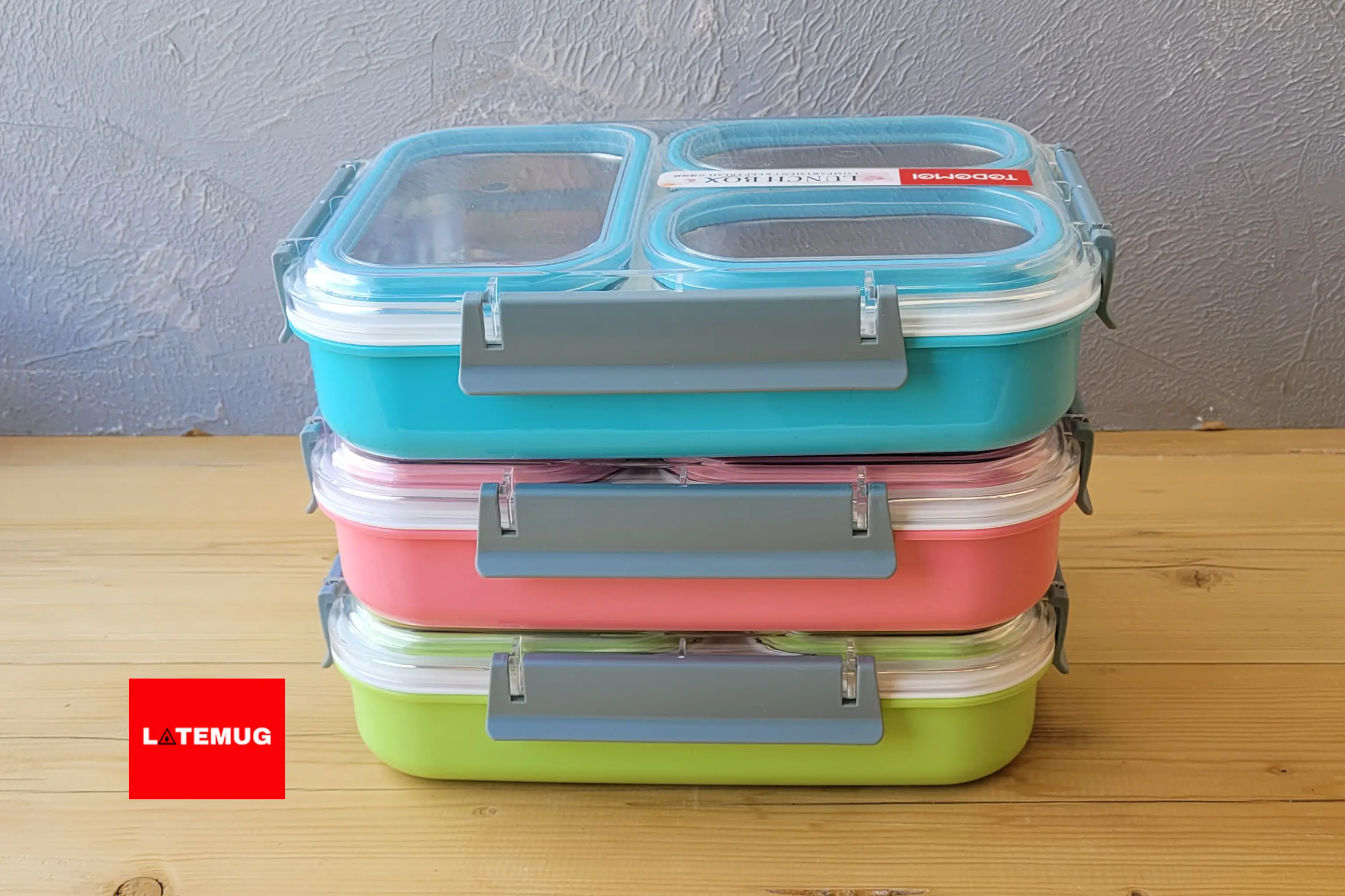 ظرف غذای سه خانه داخل استیل واشردار از برند تدمی با قابلیت جدا شدن استیل هر خانه در سه رنگ سبز، صورتی، آبی
