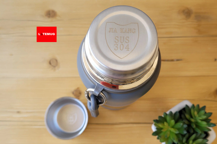 دارای درب پیچی وکیوم و لیوان استیل