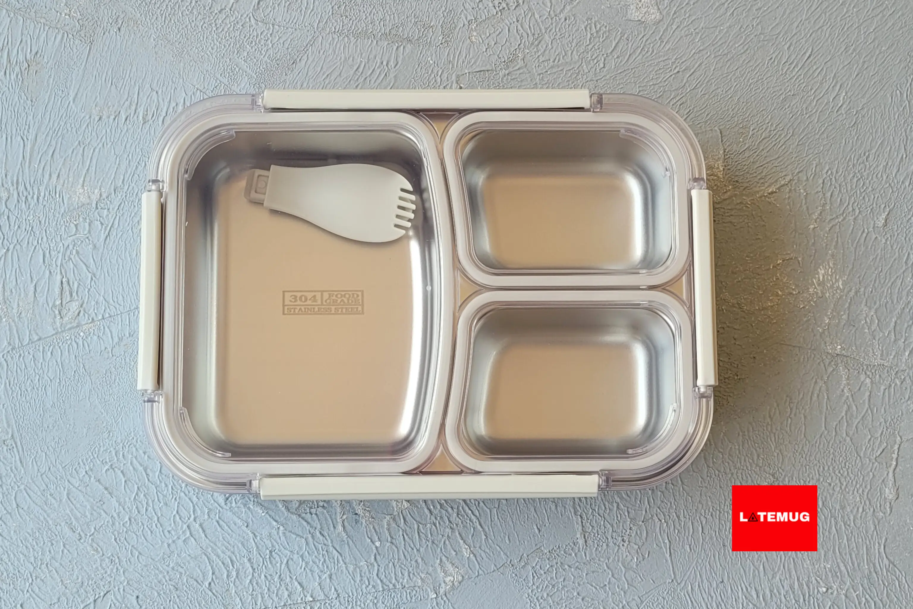 ظرف غذای سه خانه داخل استیل واشر جدا همراه با قاشق پلاستیکی رنگ سفید