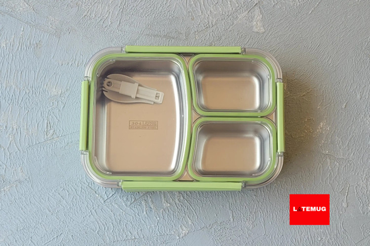 ظرف غذای سه خانه داخل استیل واشر جدا همراه با قاشق پلاستیکی رنگ سبز