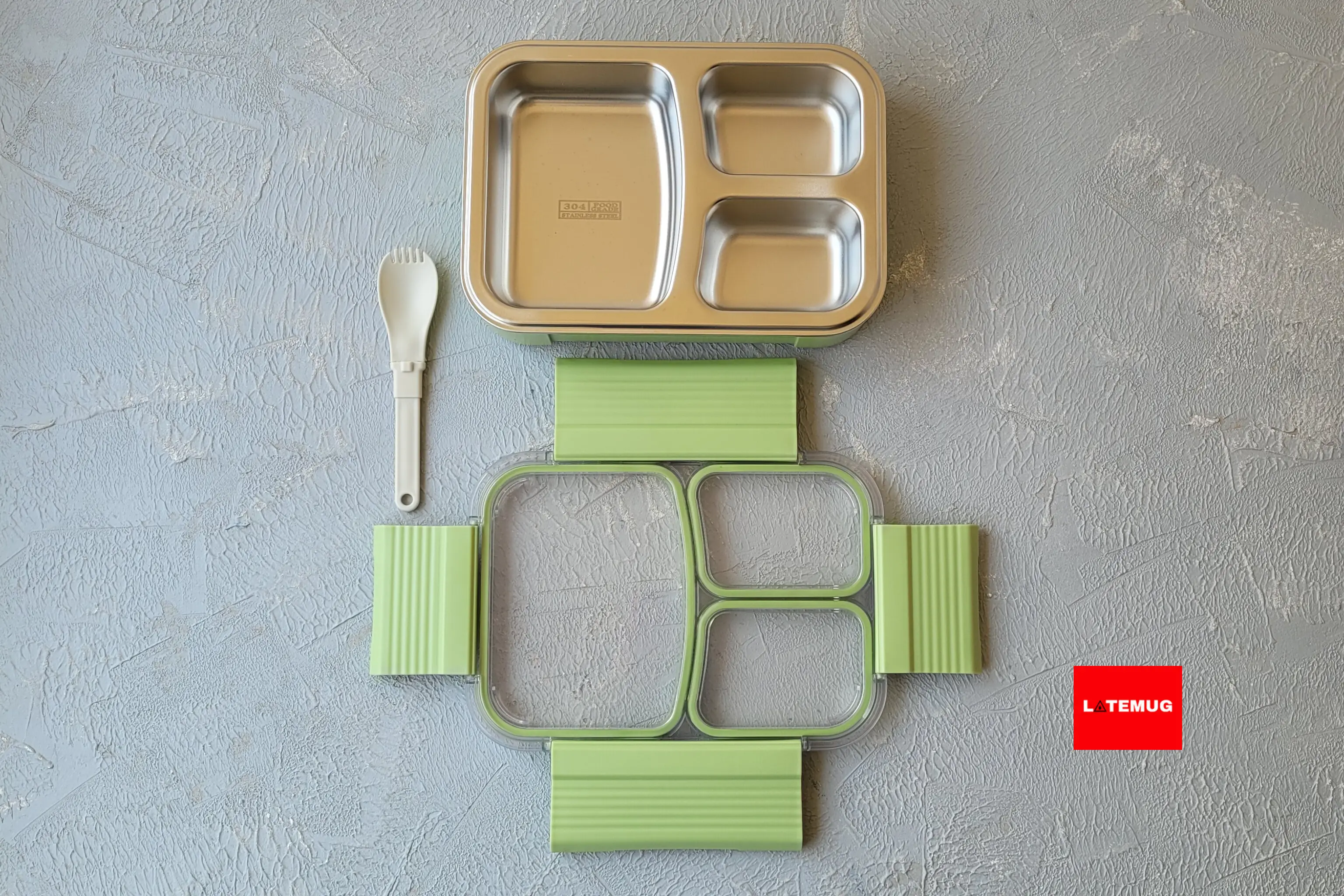 استیل ظرف سه خانه هست واز قسمت پلاستیکی جدا میشه