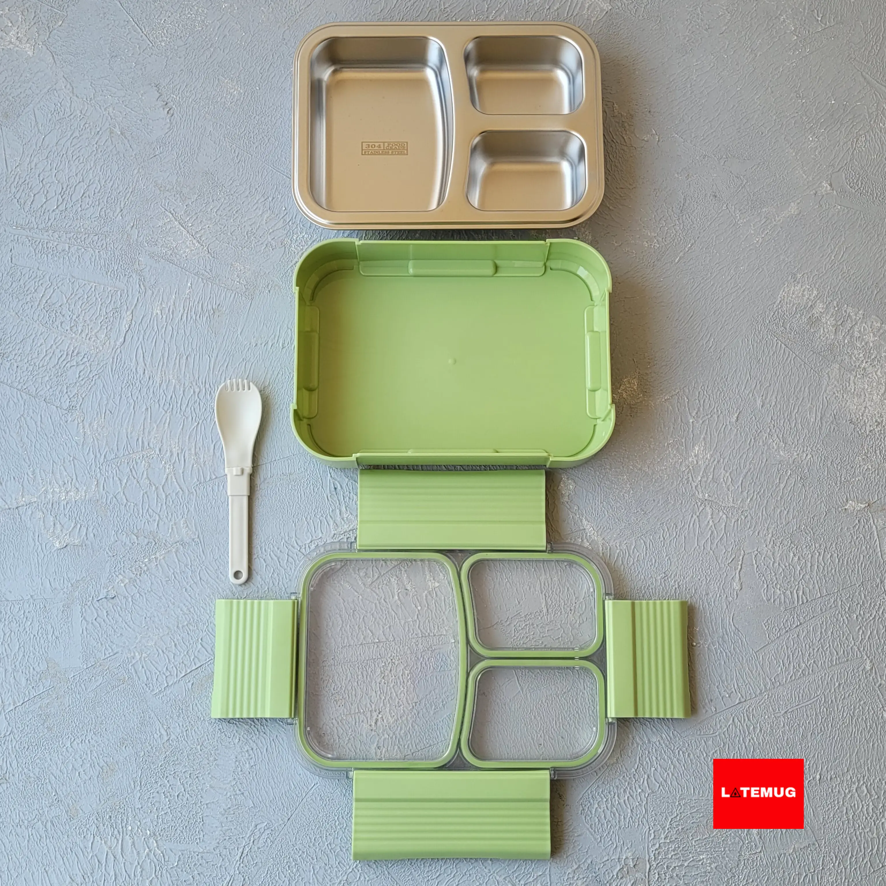 اجزای تشکیل دهنده ظرف غذای سه خانه داخل استیل واشر دار:درب واشر دار، قسمت استیل 304ضدزنگ،قسمت پلاستیکی قابل استفاده در ماکروفر و فریزر