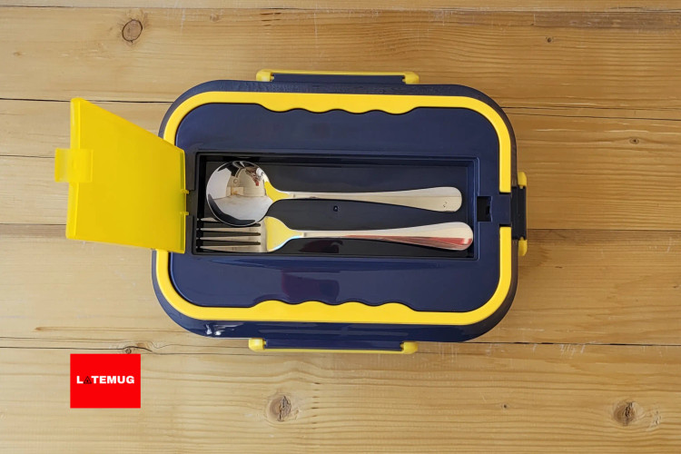 قسمت بالای ظرف جا برای قاشق و چنگال داره و خود ظرف قاشق و چنگال استیل داره